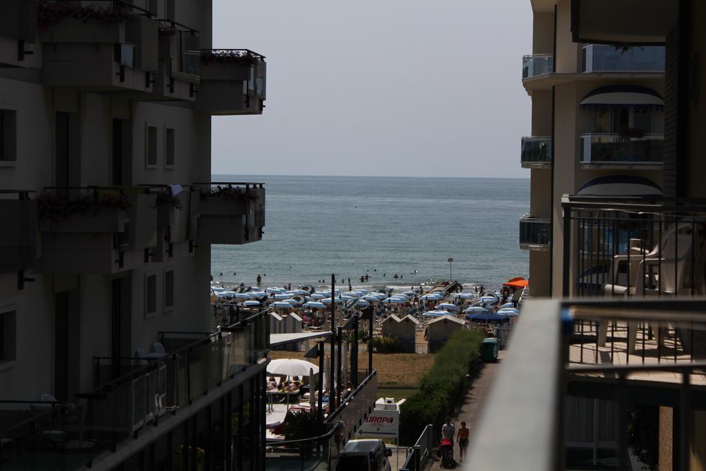 Hotel Azzorre Lido di Jesolo Exterior photo